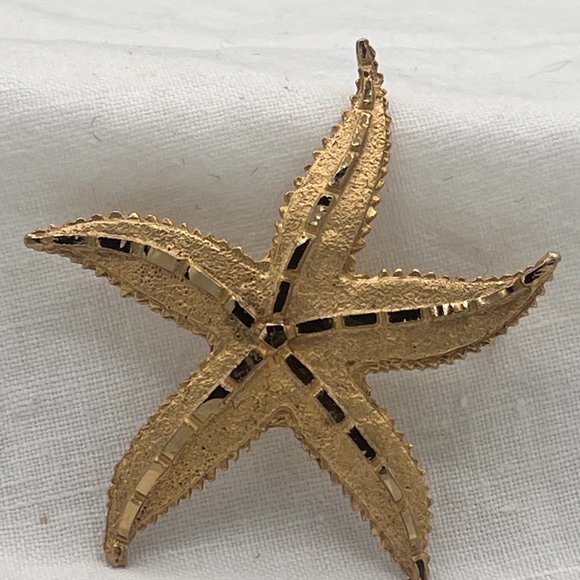 Vintage Unsigned Gold Tone Star Fish Brooch - 2775-HB2 - Picture 6 of 6